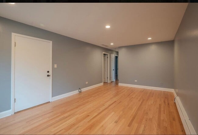 Foto del edificio - 323 Marshall Rd