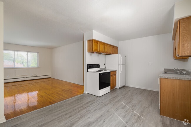 1BR, 1BA - 650SF - Kitchen and Living Room - Woodbury Apartments