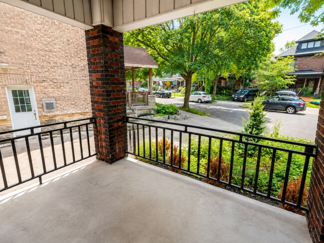 Building Photo - 272 Stinson Crescent