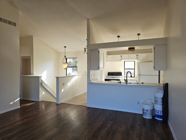 Foto del edificio - 3 Bedroom Raised Ranch Duplex with Garage Space