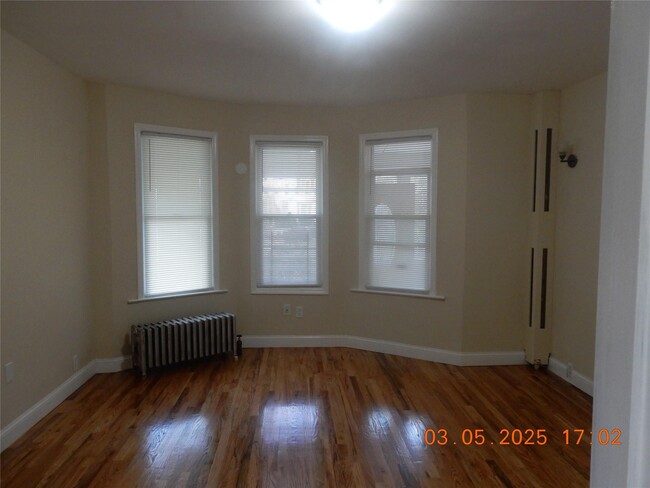 Building Photo - 402 Union Ave