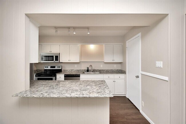Foto del edificio - 6307 Briar Rose Dr