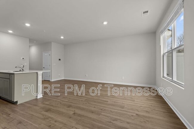 Building Photo - 4210 Oswin Dr