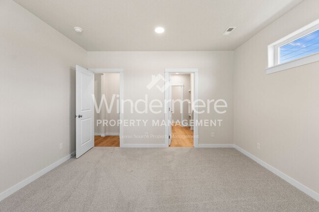 Foto del edificio - 2220 W Jay Ave