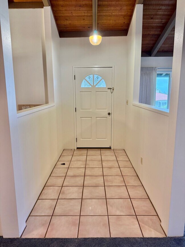 Foto del edificio - Beautiful 3 Bedroom / 2.5 Bathroom Home in Wailuku Heights!