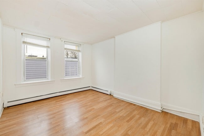 Building Photo - 572 West Side Ave