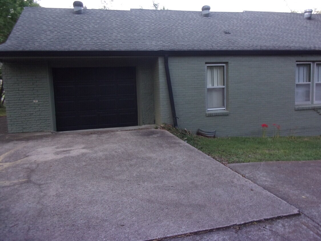 Primary Photo - 604 Hill St