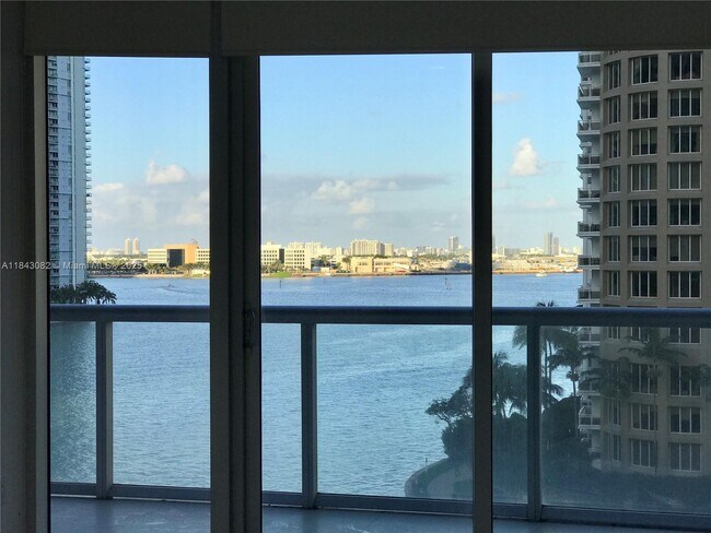 Foto del edificio - 465 Brickell Ave