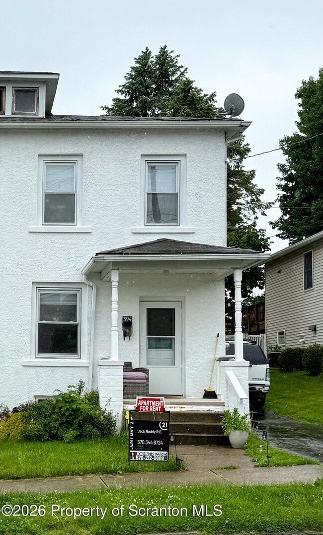 Building Photo - 394 Tripp St