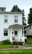 Building Photo - 394 Tripp St