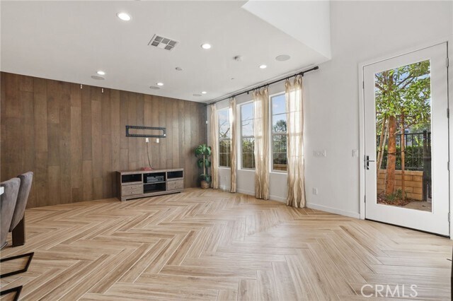 Building Photo - 306 Finch