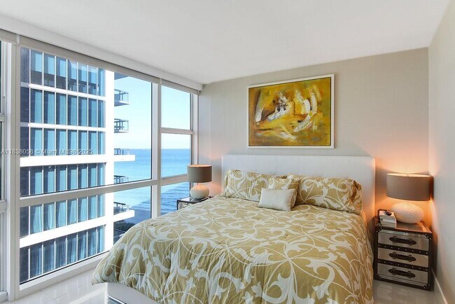 Foto del edificio - 6801 Collins Ave