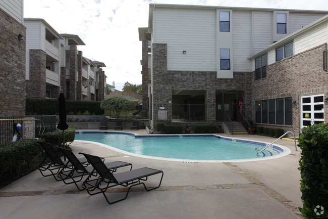 Pool - The Ventura Apartments