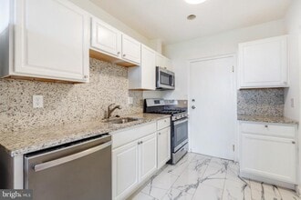 Building Photo - 3450 Toledo Terrace