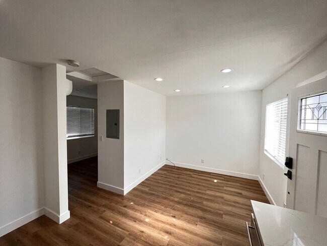 Foto del edificio - 2401 Roswell Ave