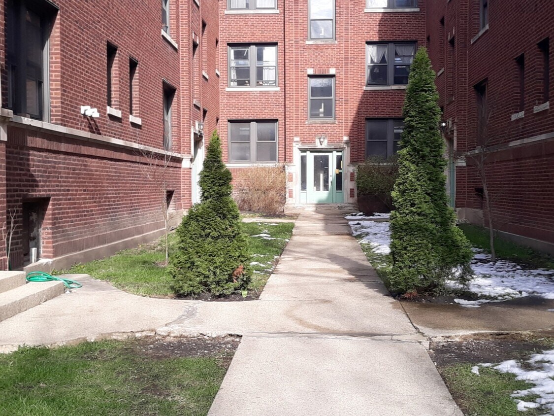 Primary Photo - 2641 N Spaulding Ave