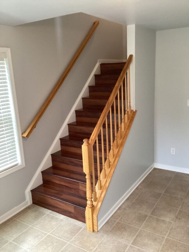 Foto del edificio - 3 story end unit townhouse