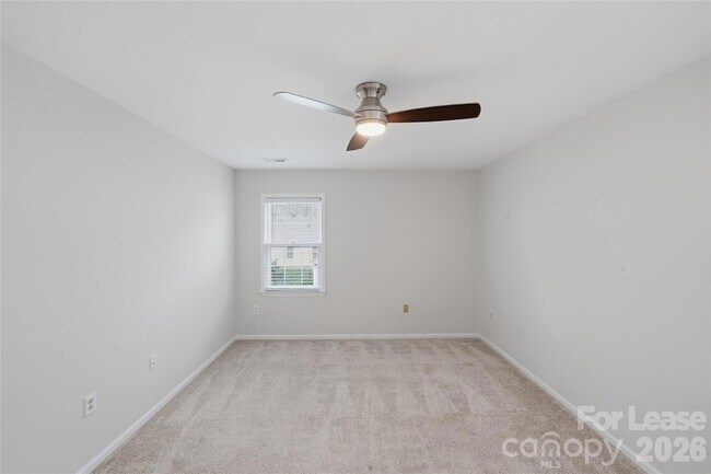 Foto del edificio - 805 Farm Tree Ln