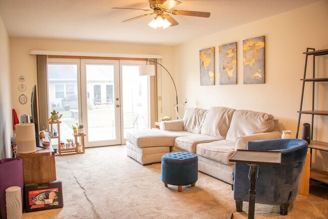 Building Photo - Very Well Maintained Apartment - One Floor...