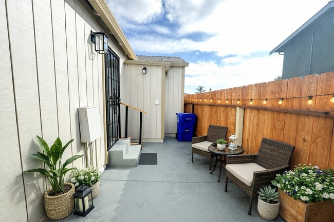 Foto del edificio - Ready For Move in~ 2BEDS/1BATH HOUSE FOR RENT W/Laundry Hook-Ups!