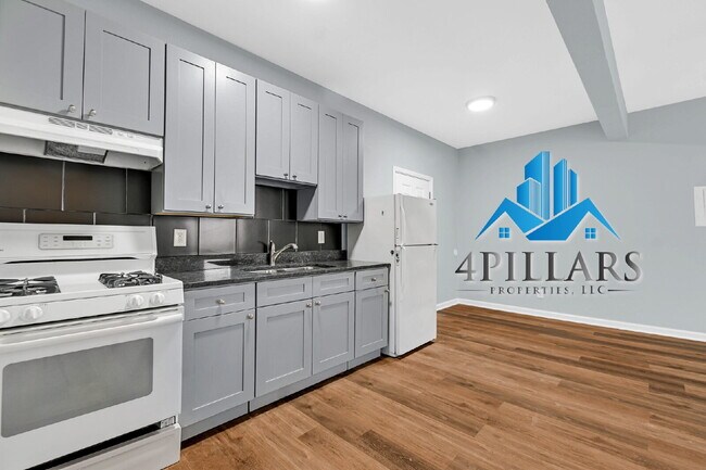 Foto del edificio - "Charming 2-Bedroom Haven in East Chicago - Spacious 750 Sq Ft Gem!"