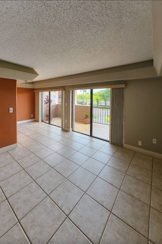 Building Photo - 5900 SW 127th Ave