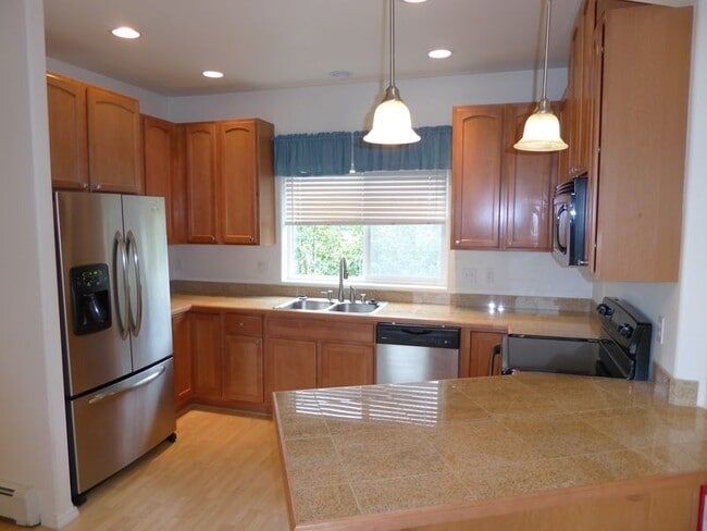 Building Photo - Pet Friendly Attached Home w/ Fenced in Yard in the valley!