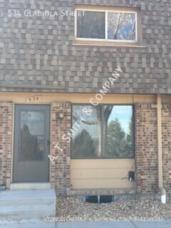 Building Photo - 534 Gladiola St
