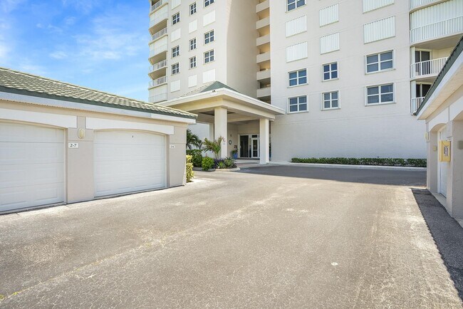Building Photo - 5049 N Hwy A1A