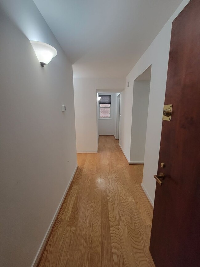 Foto del edificio - Spacious and Bright 2BR 2BA in DC Perfect ...