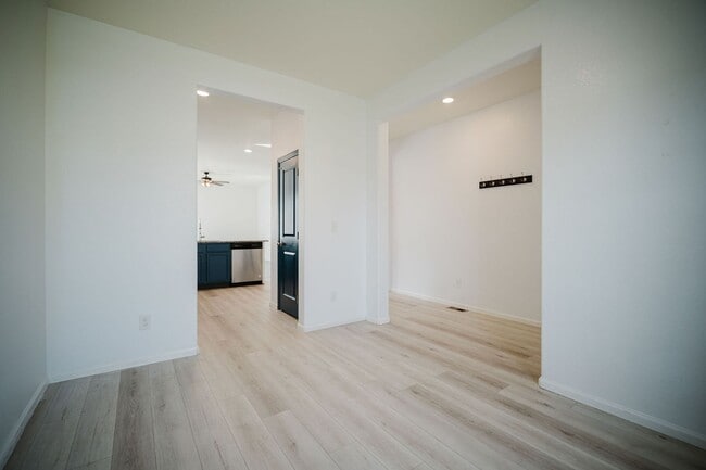 Building Photo - Gorgeous 3 bed 2 bath House for Rent!