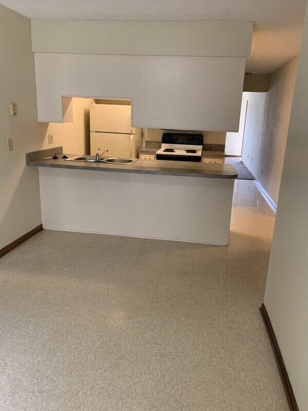 Building Photo - 135 Maxwell Ct