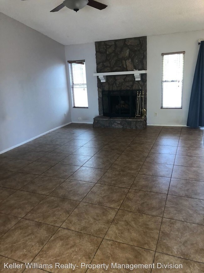 Building Photo - 2209 W Los Arboles Pl