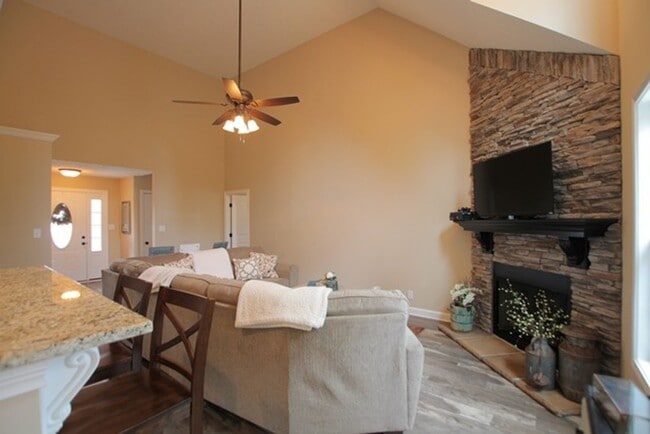 Building Photo - 636 Fox Hound Dr