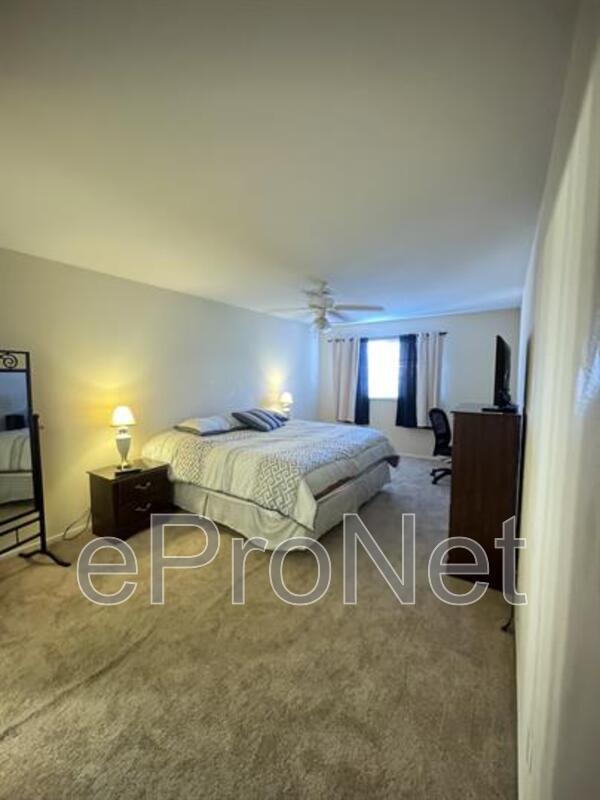 Building Photo - 2760 Stargate St