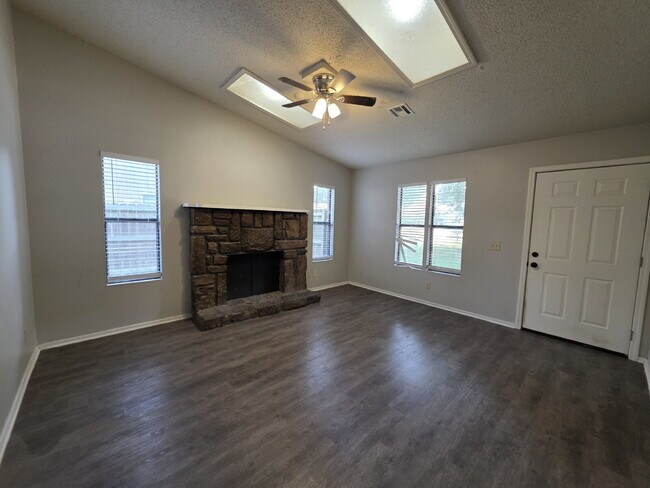 Building Photo - 1008 N Turtle Creek Dr