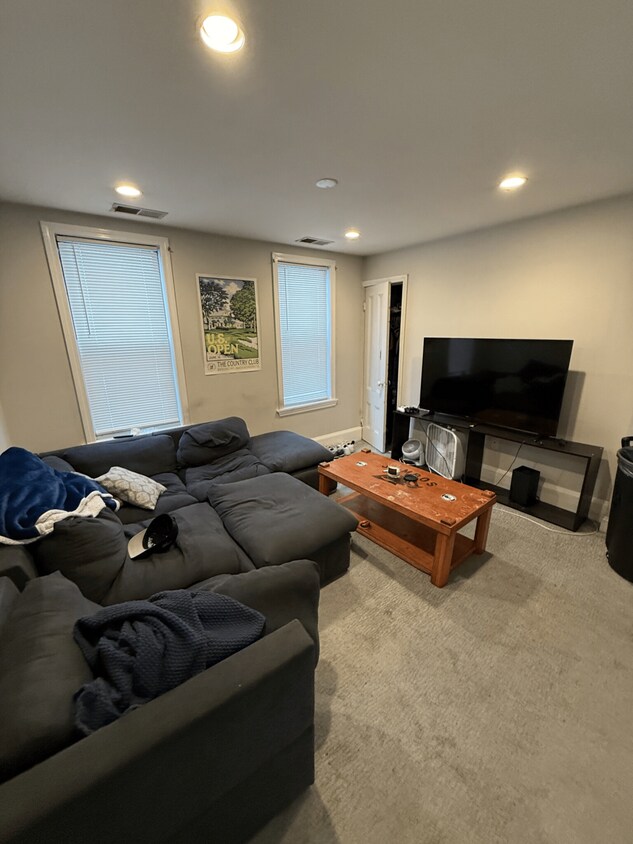 Foto principal - 190 L St