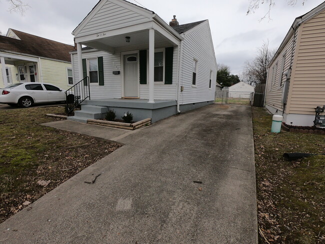 Building Photo - 1005 Camden Ave