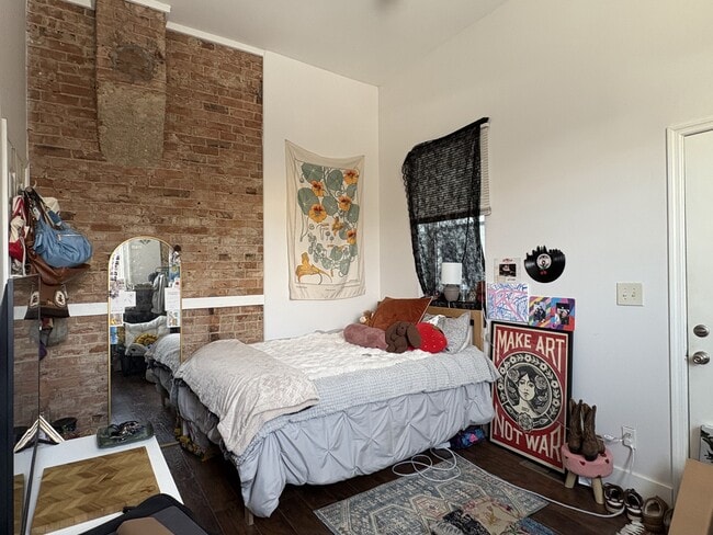 Bedroom 1st floor - 2235 Victor St