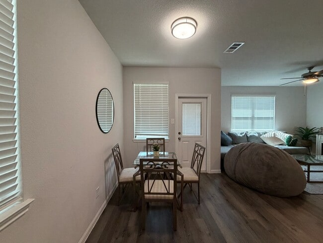 Building Photo - 3907 Arslan Dr