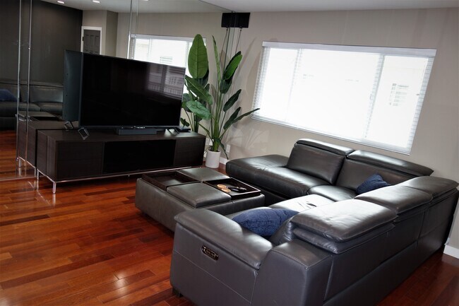Living Area - 2411 Prospect Ave