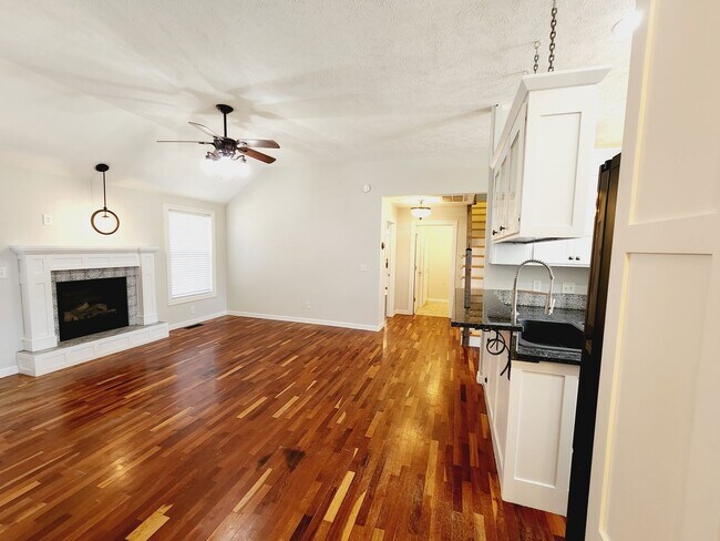 Foto del edificio - 4 Bedrooms in Southwest Springfield / Batt...