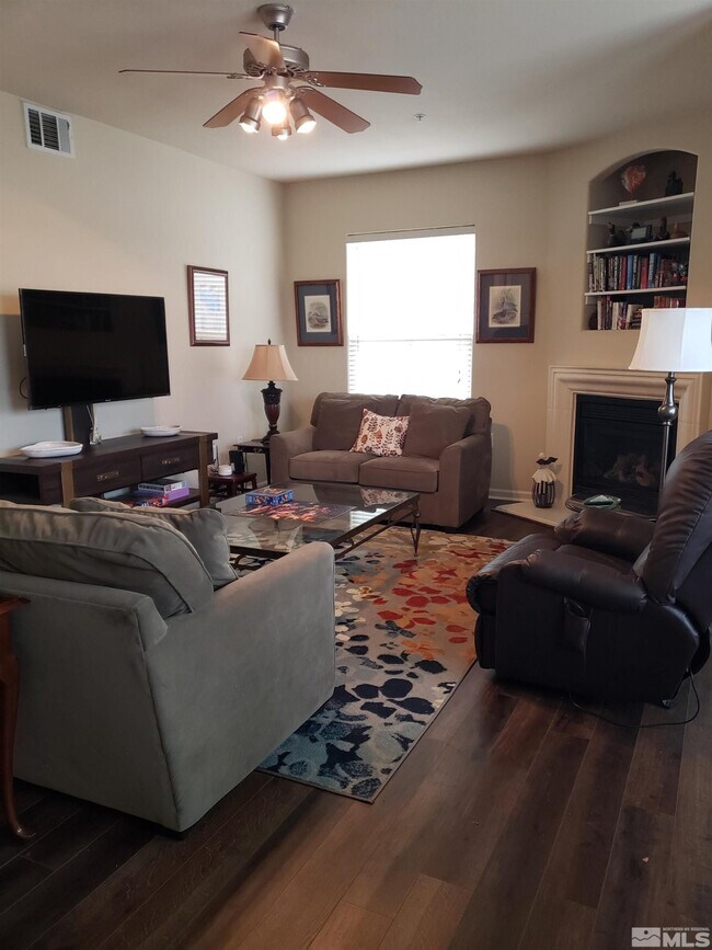 Foto del edificio - 1325 S Meadows Pkwy