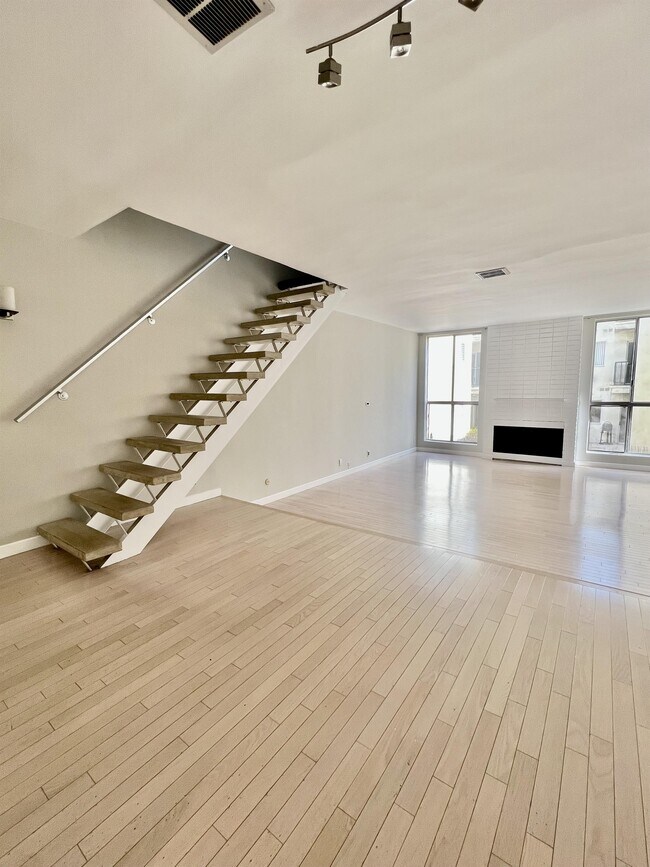 Building Photo - 1209 Kings Rd