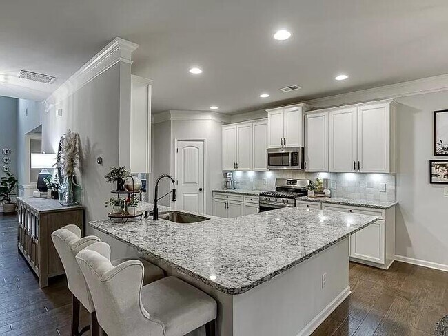 Building Photo - 7860 Gracen Dr