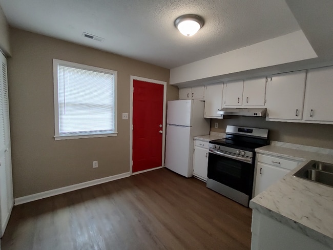 Building Photo - 705 Smithdale Dr