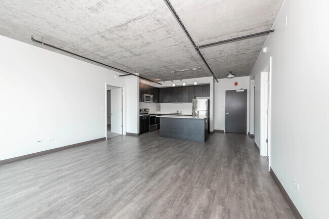 Building Photo - 3214 N Clark St