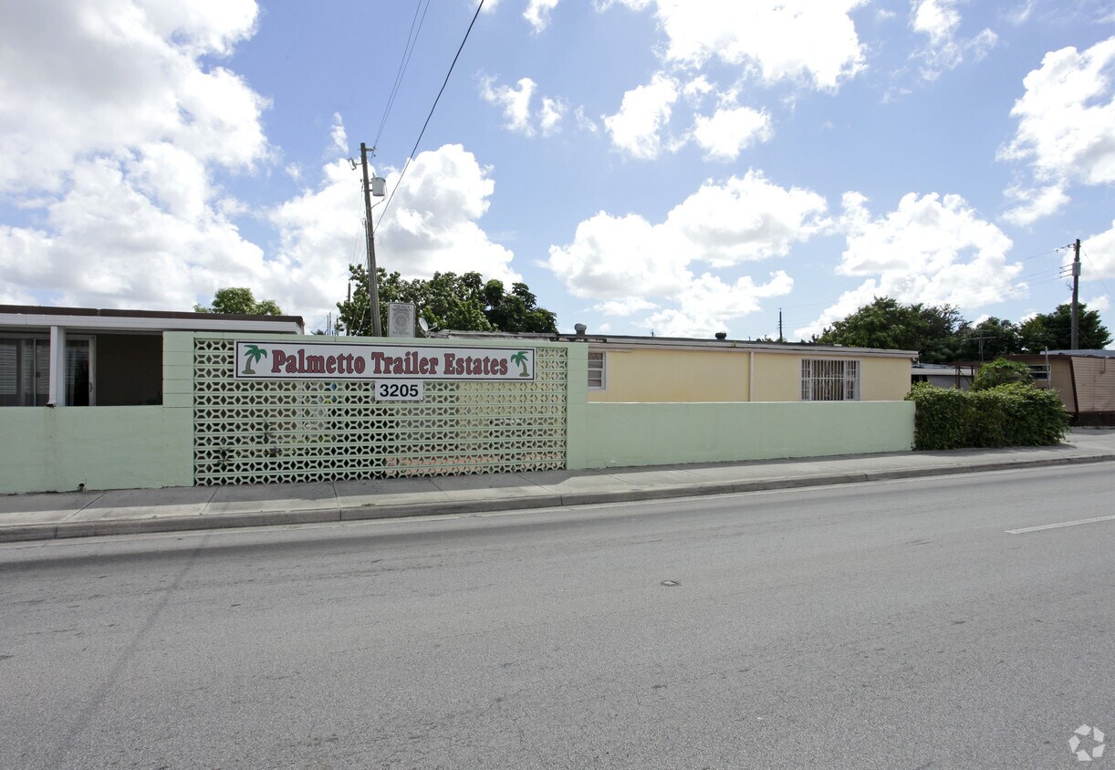 Primary Photo - Palmetto Trailer Estates