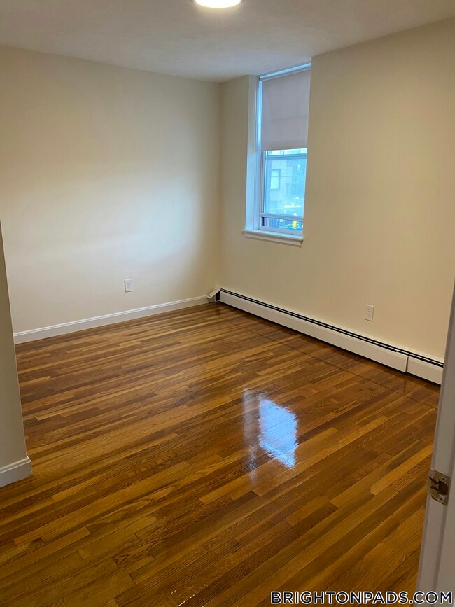 Building Photo - 180 N Beacon St