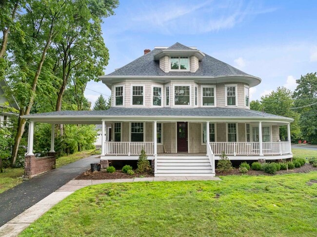 Photo - 389 Spring Unit# C Apartment